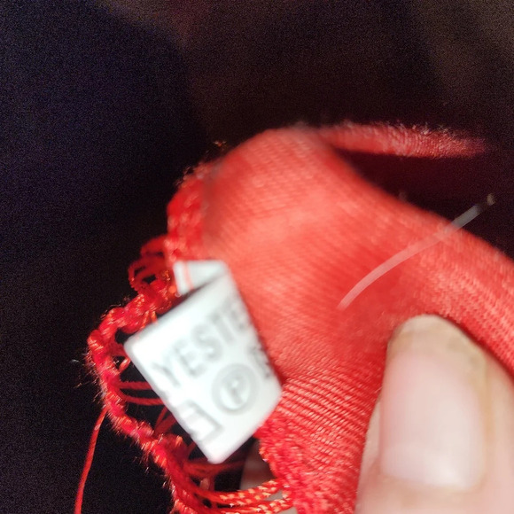 Red floral fringed scarf/ wrap - Picture 5 of 10